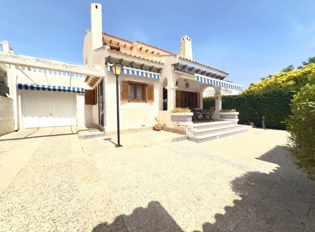 Herverkoop - Villa - Orihuela Costa - La Zenia