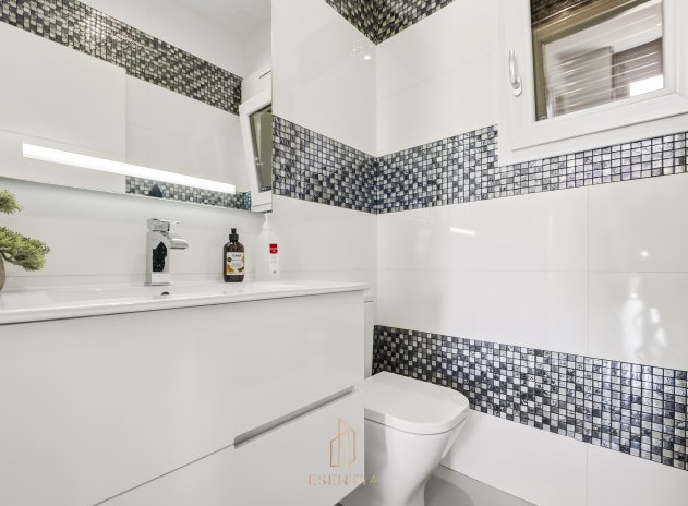 Herverkoop - Villa - Torrevieja - Aguas Nuevas