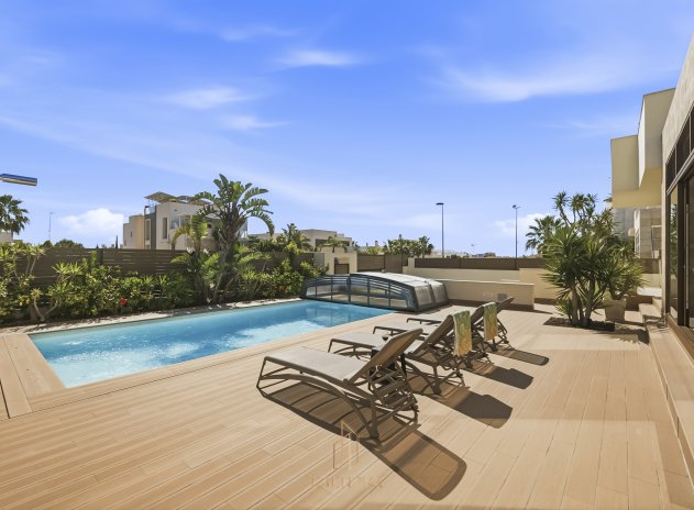 Herverkoop - Villa - Torrevieja - Aguas Nuevas