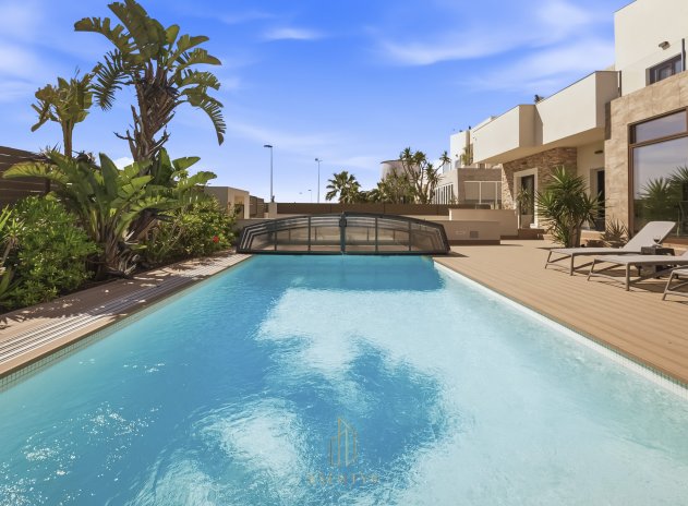 Herverkoop - Villa - Torrevieja - Aguas Nuevas