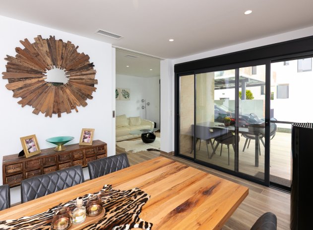 Resale - Villa * - Los Montesinos