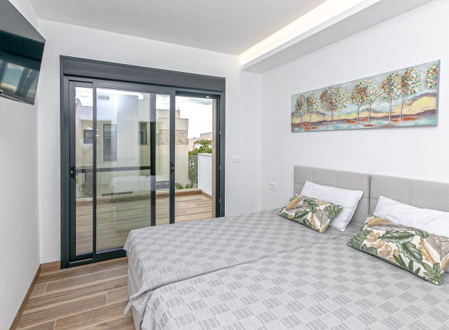 Resale - Villa * - Los Montesinos