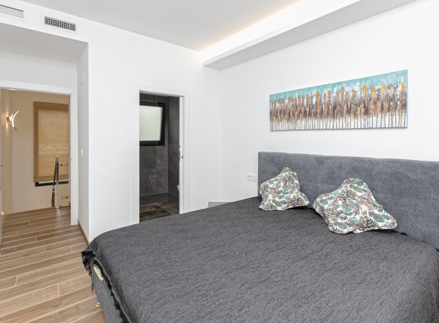 Resale - Villa * - Los Montesinos
