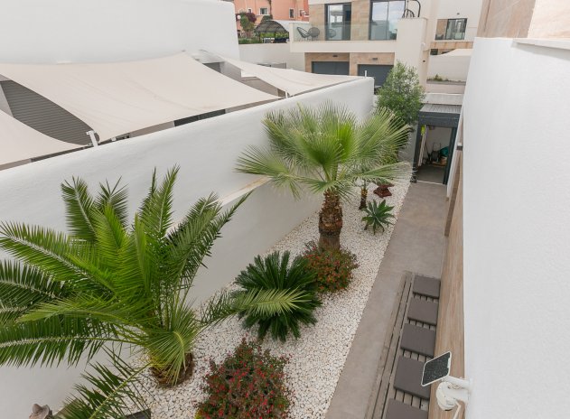 Resale - Villa * - Los Montesinos