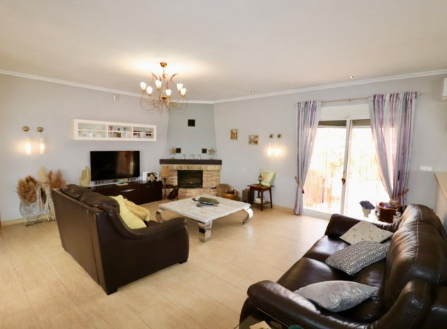 Herverkoop - Finca / Plattelands Woning - Albatera