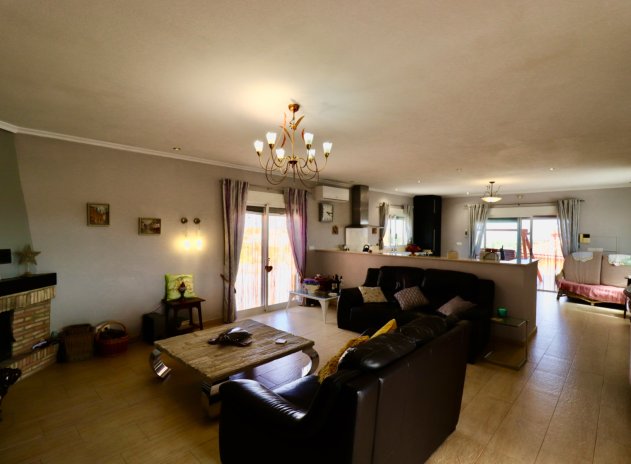 Herverkoop - Finca / Plattelands Woning - Albatera