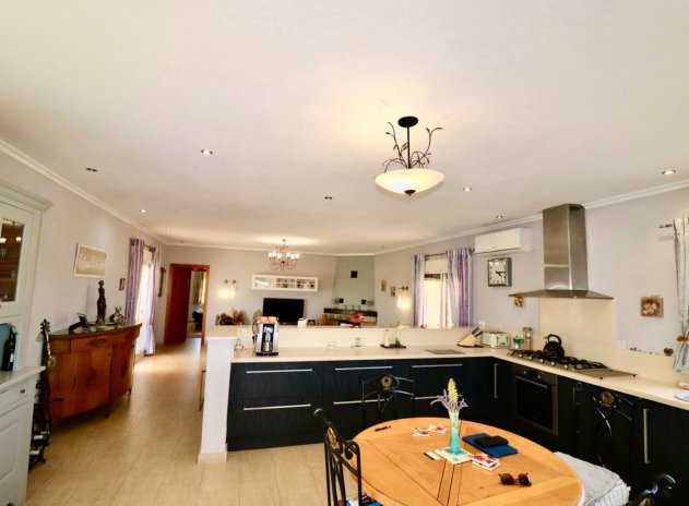 Herverkoop - Finca / Plattelands Woning - Albatera