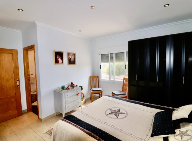 Herverkoop - Finca / Plattelands Woning - Albatera