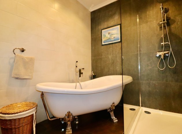 Herverkoop - Finca / Plattelands Woning - Albatera