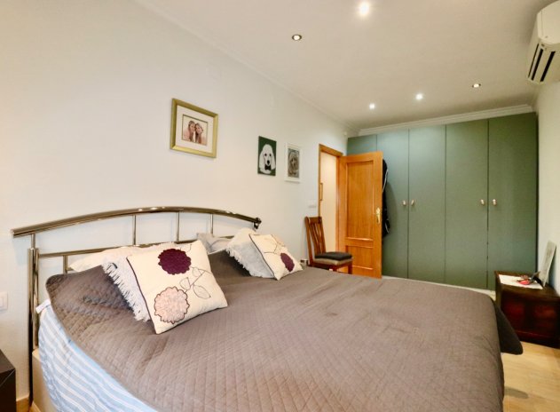 Herverkoop - Finca / Plattelands Woning - Albatera