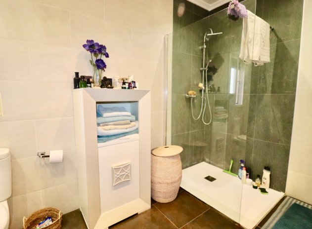 Herverkoop - Finca / Plattelands Woning - Albatera
