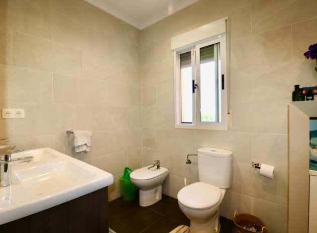 Herverkoop - Finca / Plattelands Woning - Albatera