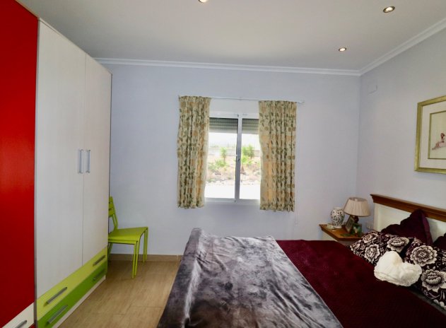 Herverkoop - Finca / Plattelands Woning - Albatera