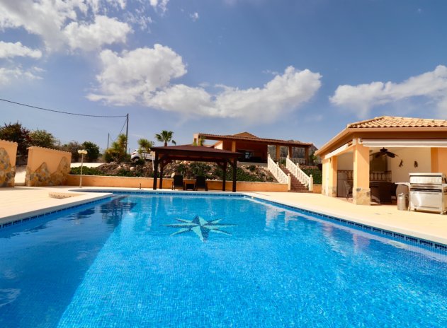 Herverkoop - Finca / Plattelands Woning - Albatera