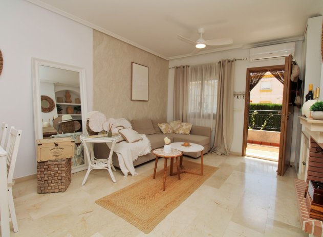 Herverkoop - Rijwoning - Villamartin - PAU 8