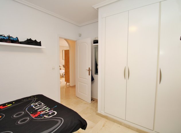 Herverkoop - Rijwoning - Villamartin - PAU 8