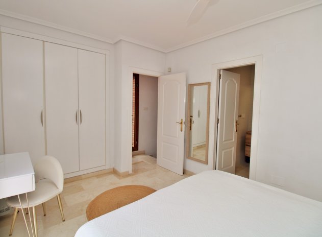 Herverkoop - Rijwoning - Villamartin - PAU 8