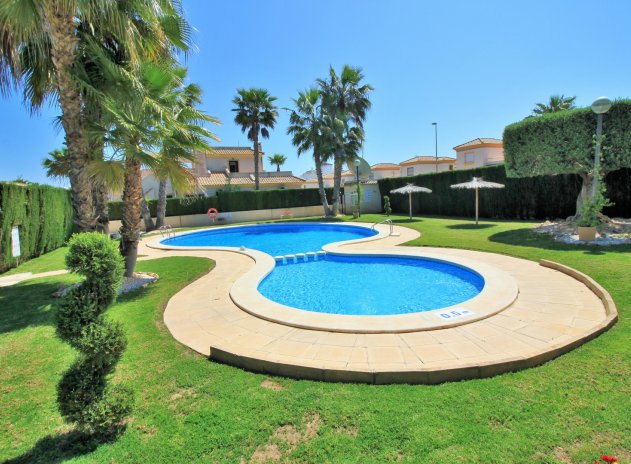 Herverkoop - Rijwoning - Villamartin - PAU 8