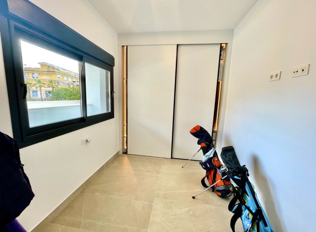 Resale - Apartment / Flat * - Benijofar *