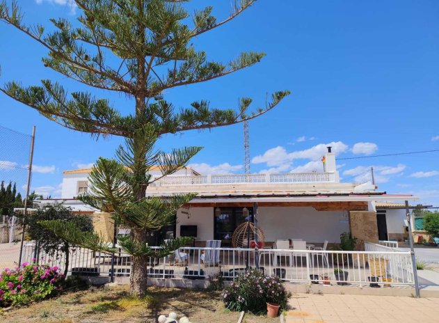 Resale - Finca / Country Property *  - Los Montesinos *