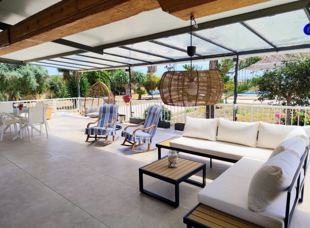 Resale - Finca / Country Property *  - Los Montesinos *