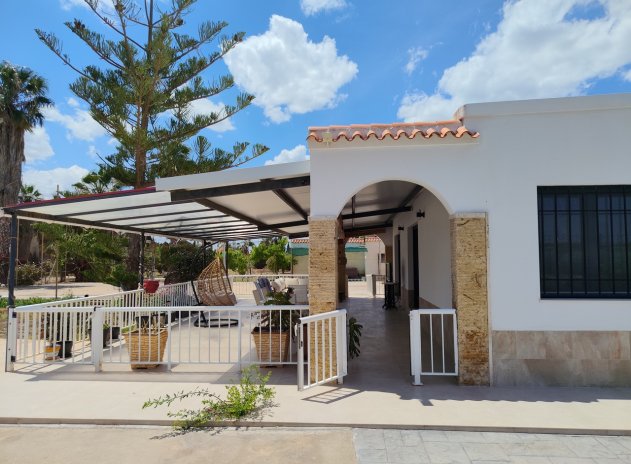 Resale - Finca / Country Property *  - Los Montesinos *