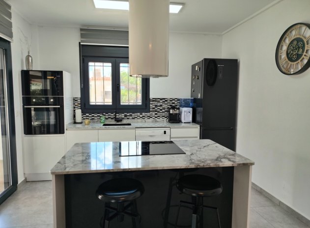 Resale - Finca / Country Property *  - Los Montesinos *