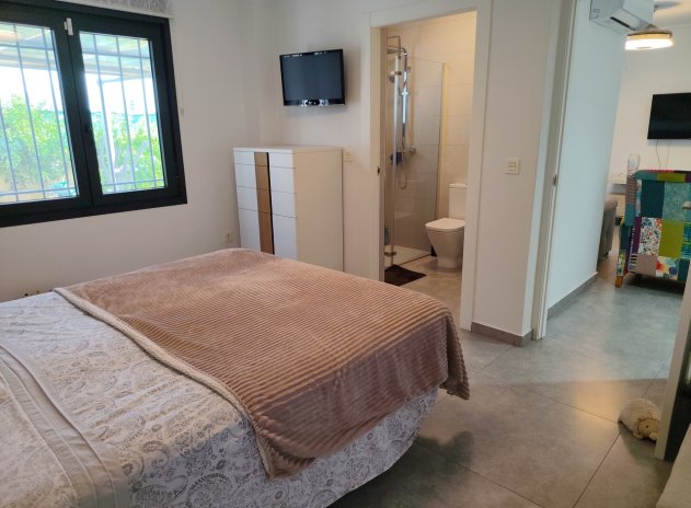 Resale - Finca / Country Property *  - Los Montesinos *