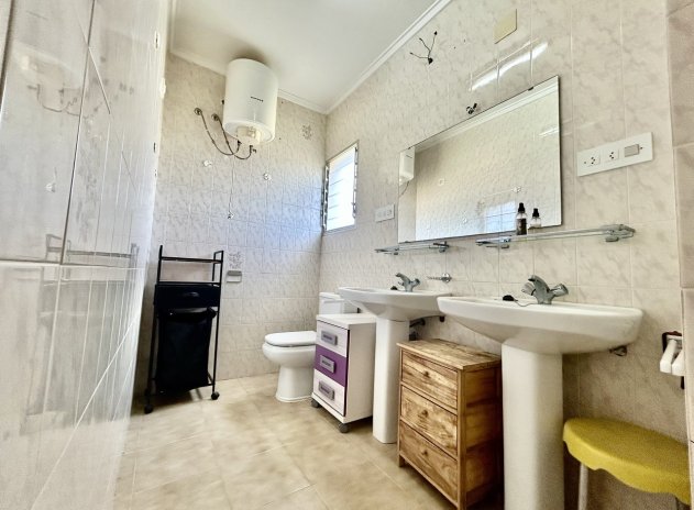 Resale - Finca / Country Property *  - Los Montesinos *