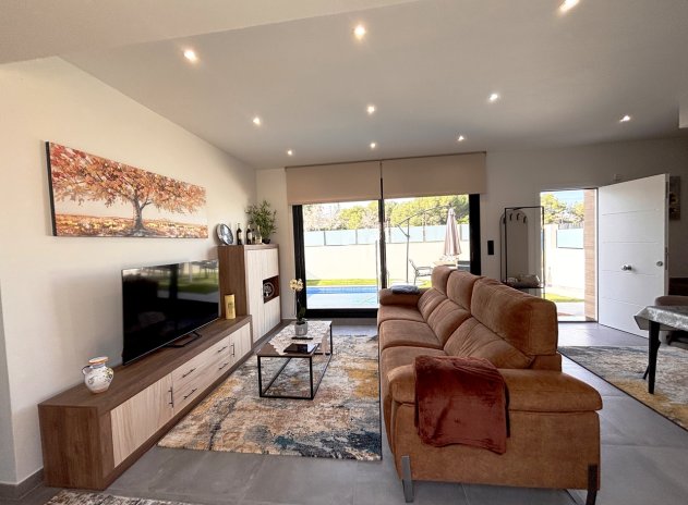 Resale - Villa * - Villamartin * - Villamartín * 