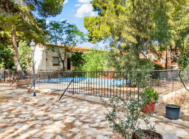 Resale - Villa * - Torrevieja * - Los Balcones *