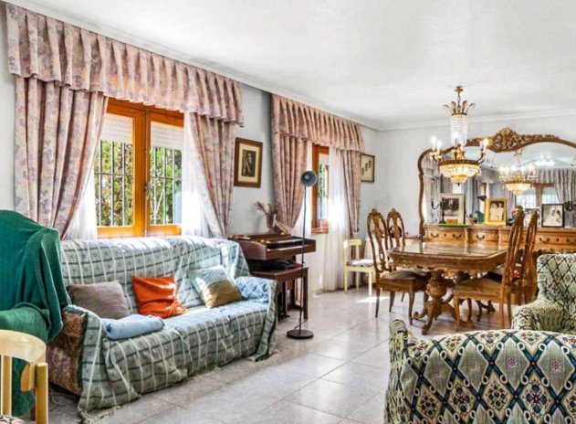 Resale - Villa * - Torrevieja * - Los Balcones *