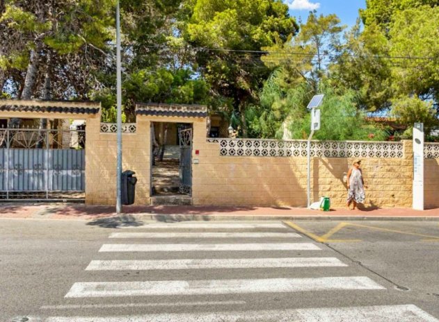 Resale - Villa * - Torrevieja * - Los Balcones *