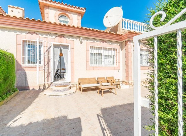 Herverkoop - Villa - Orihuela Costa - Punta Prima