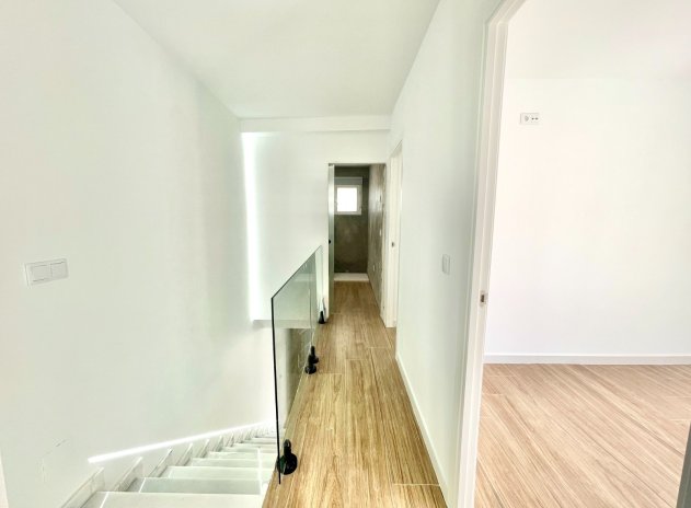 Resale - Townhouse * - Daya Vieja *