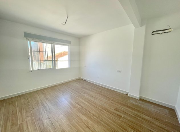 Resale - Townhouse * - Daya Vieja *
