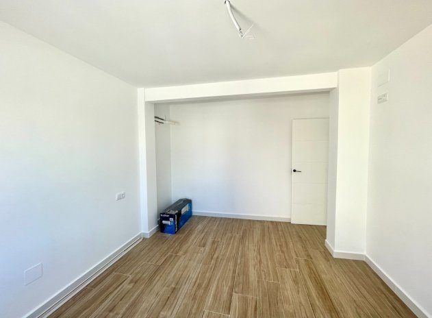 Resale - Townhouse * - Daya Vieja *