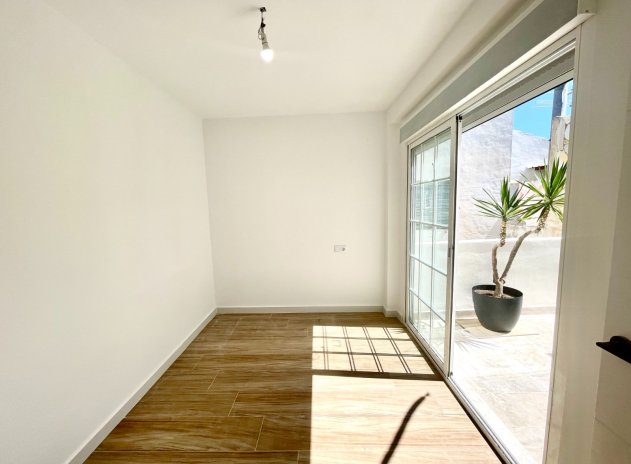 Resale - Townhouse * - Daya Vieja *