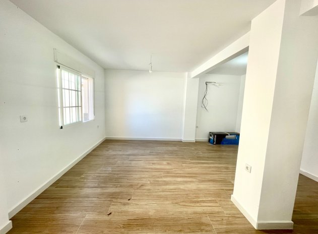 Resale - Townhouse * - Daya Vieja *