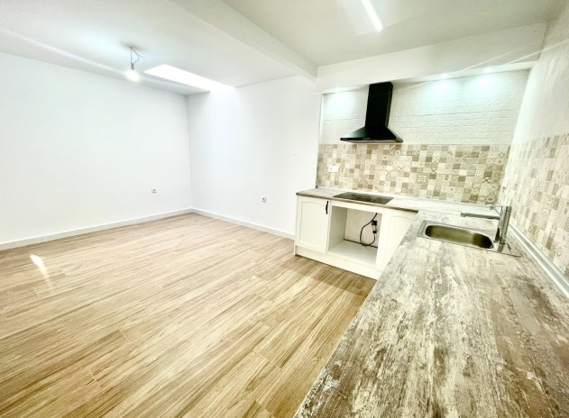 Resale - Townhouse * - Daya Vieja *