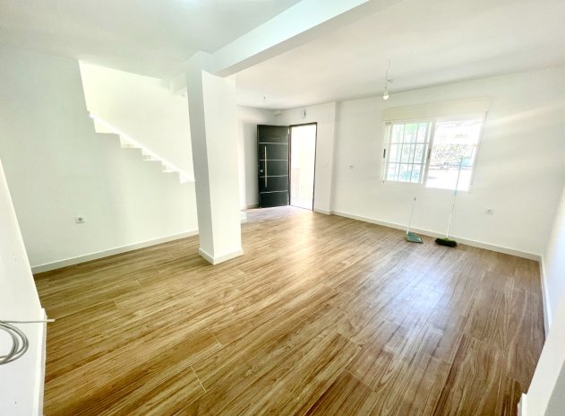Resale - Townhouse * - Daya Vieja *