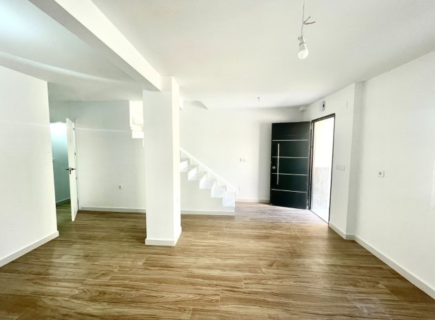 Resale - Townhouse * - Daya Vieja *