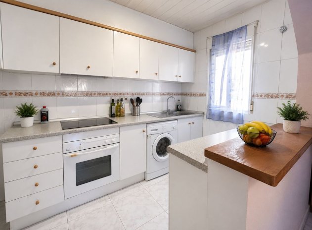 Resale - Apartment / Flat * - Torrevieja *