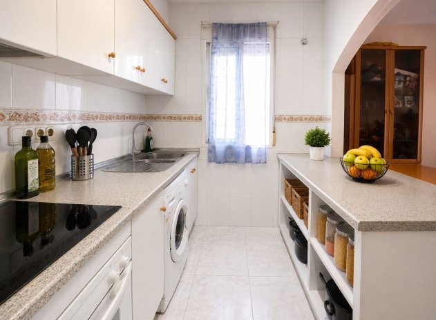 Resale - Apartment / Flat * - Torrevieja *