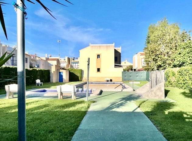 Resale - Apartment / Flat * - Torrevieja *