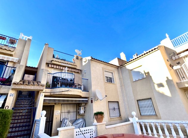 Resale - Apartment / Flat * - Torrevieja *