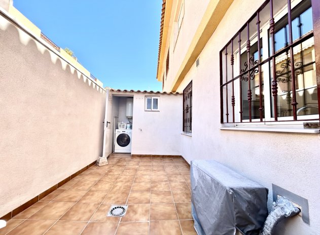 Resale - Apartment / Flat * - La Zenia *