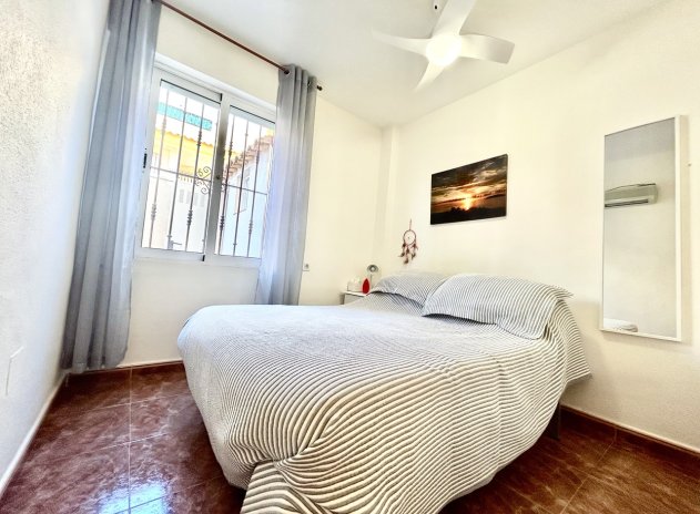 Resale - Apartment / Flat * - La Zenia *