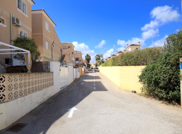 Resale - Apartment / Flat * - La Zenia *