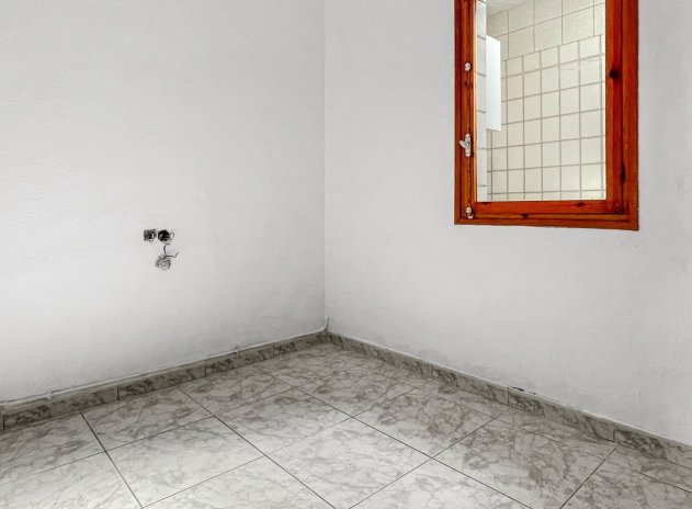 Herverkoop - Rijwoning - Torrevieja - La Siesta